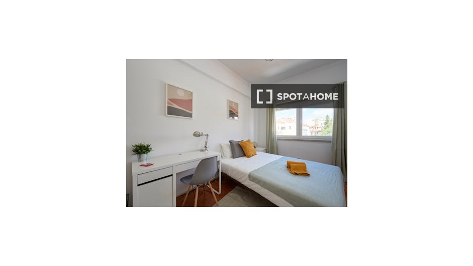 Double room Lisbon, 6 beds — photo 13
