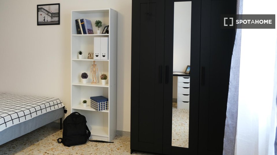 Double room Naples, 4 beds — photo 4