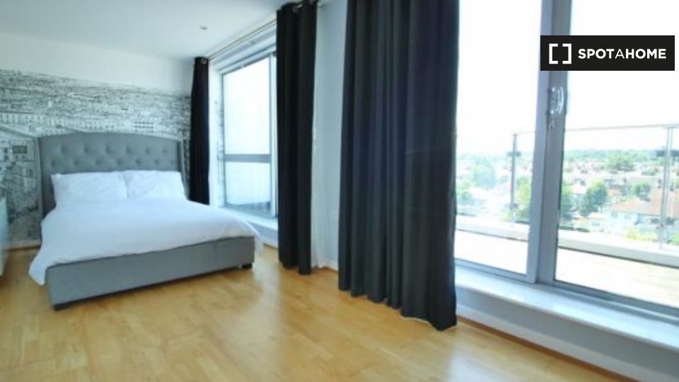 Double room London, 3 beds, 70m² — photo 1