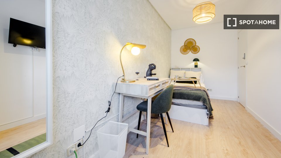 Double room Madrid, 6 beds, 110m² — photo 2