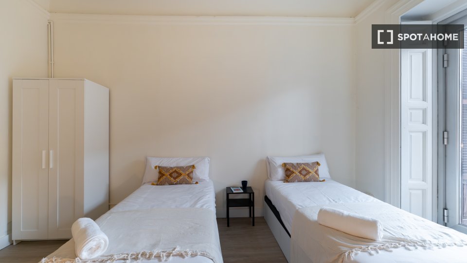 Double room Madrid, 9 beds — photo 17