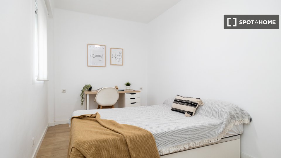 Double room Valencia, 5 beds, 90m² — photo 8