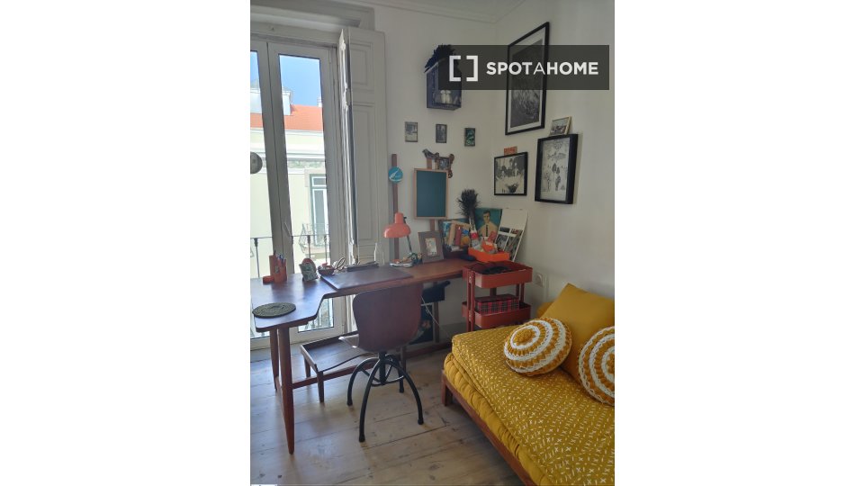 Apartment Lisbon, 2 beds, 60m² — photo 13