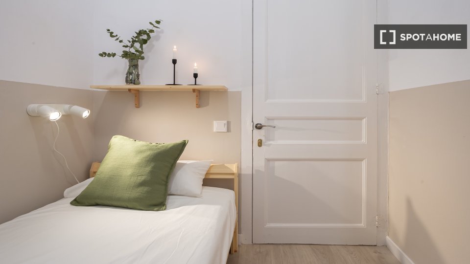Double room Barcelona, 4 beds, 90m² — photo 16