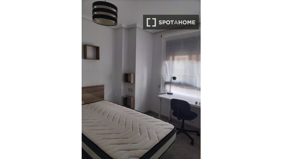 Double room Valencia, 3 beds — photo 6