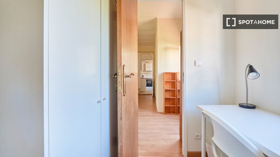 Double room Lisbon, 6 beds — photo 19