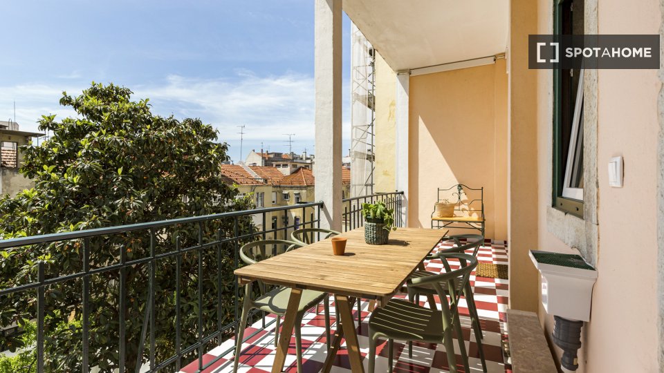 Apartment Lisbon, 2 beds, 105m² — photo 17
