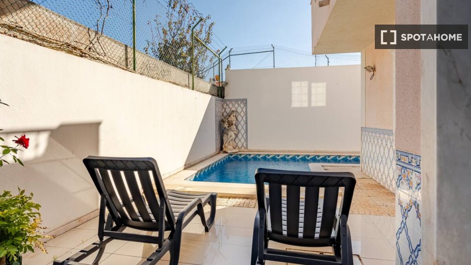 Double room Lisbon, 5 beds — photo 2