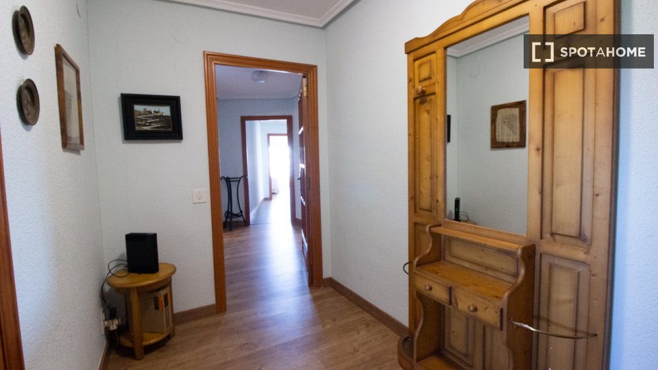 Apartment Valencia, 4 beds, 120m² — photo 9