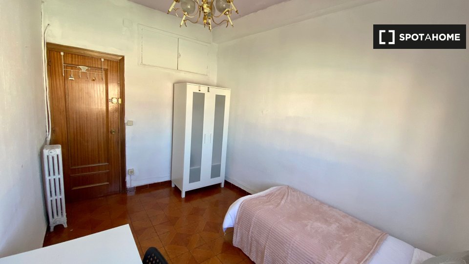 Double room Madrid, 5 beds — photo 9