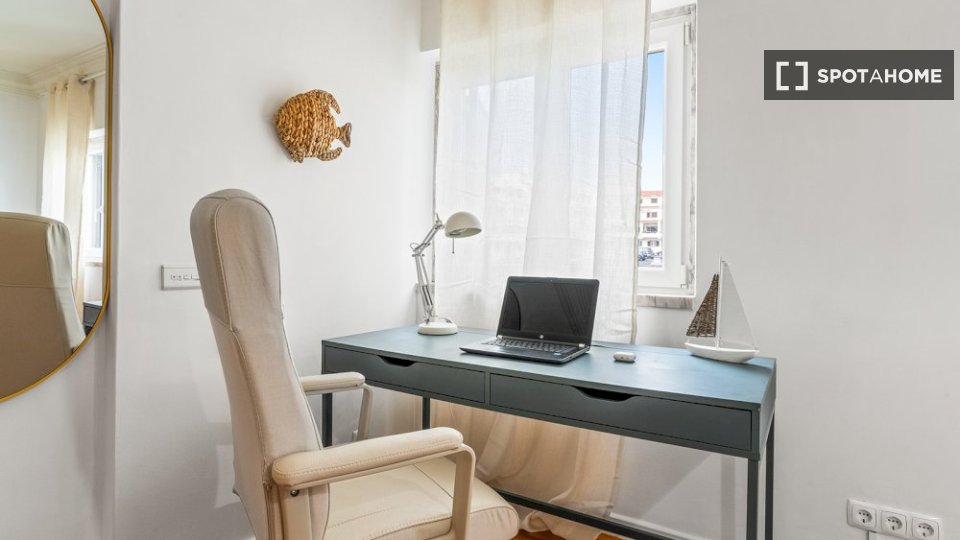 Double room Lisbon, 9 beds — photo 11