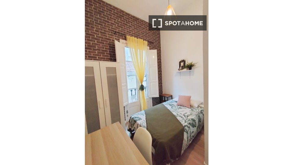 Double room Madrid, 5 beds, 100m² — photo 12