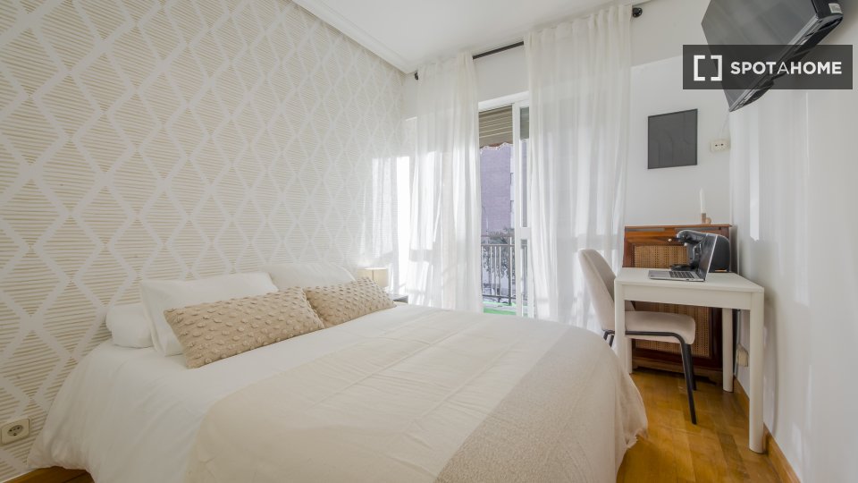 Double room Madrid, 5 beds, 145m² — photo 14