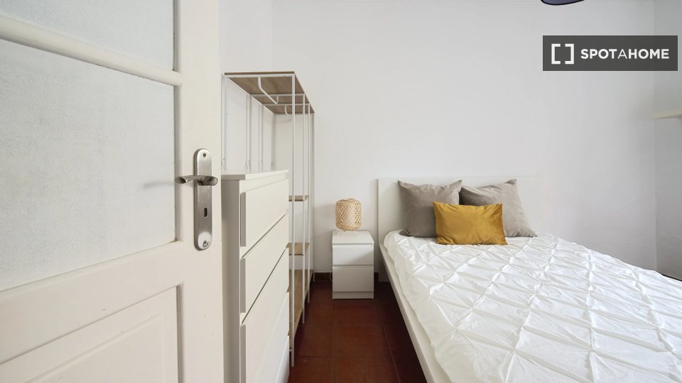 Double room Lisbon, 4 beds — photo 1