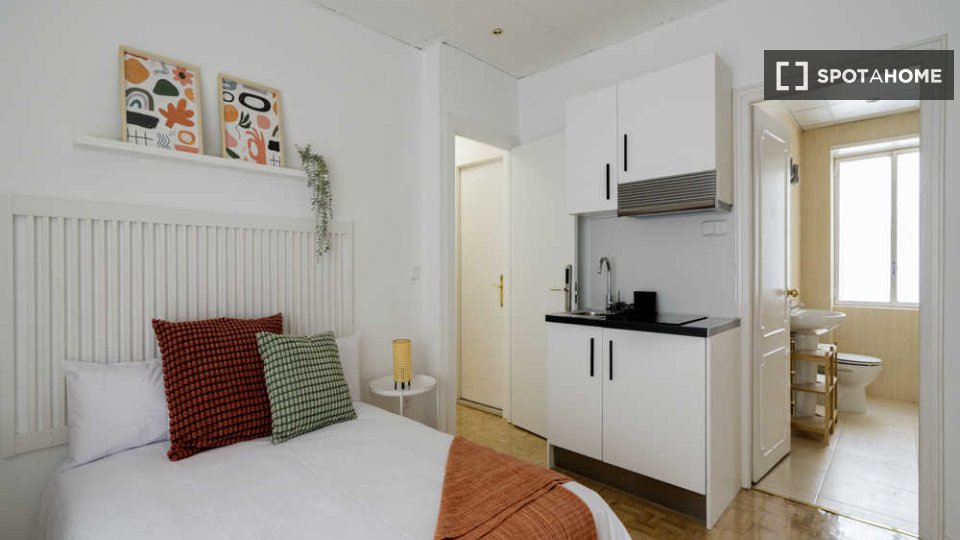 Double room Madrid, 8 beds — photo 28