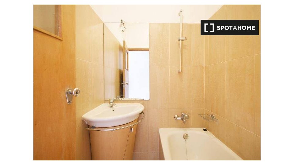 Double room Lisbon, 6 beds — photo 24