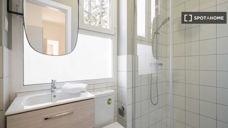 Double room Madrid, 17 beds, 560m² — photo 44