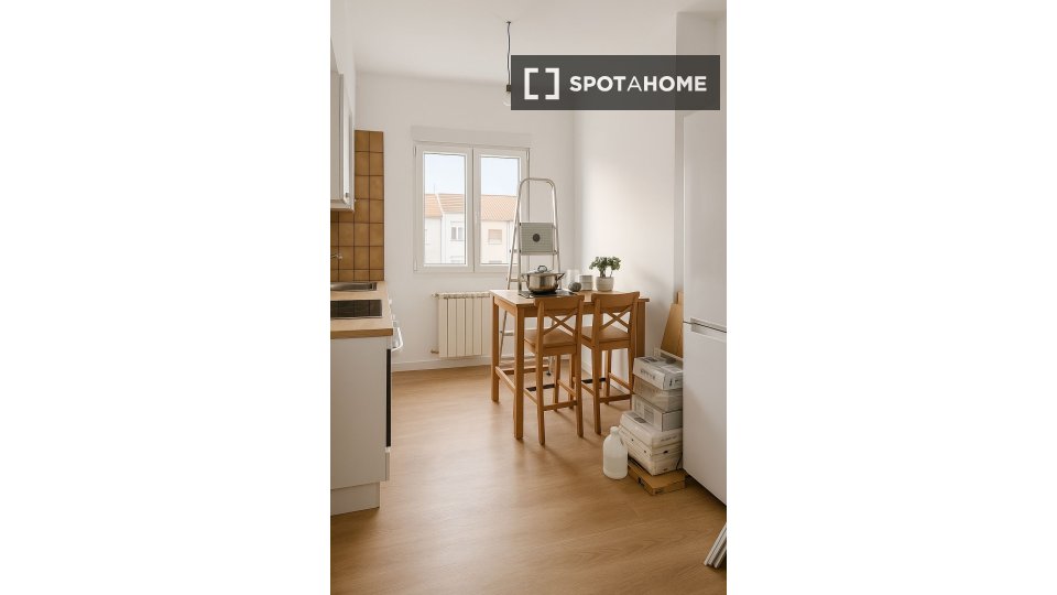 Double room Madrid, 3 beds, 92m² — photo 5