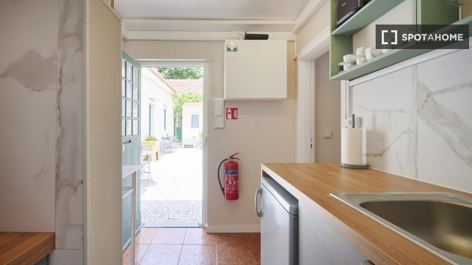 Apartment Lisbon, 1 bed — photo 13