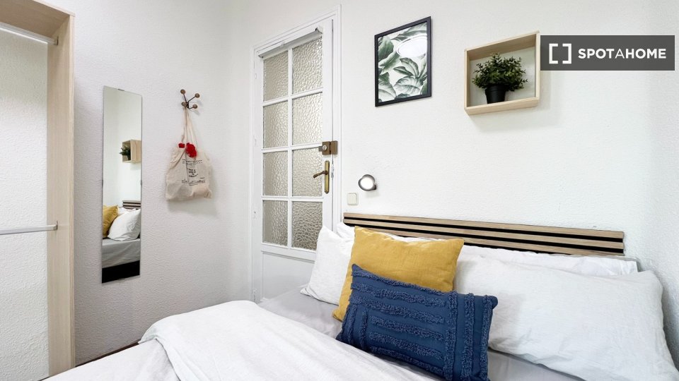 Double room Madrid, 4 beds — photo 5