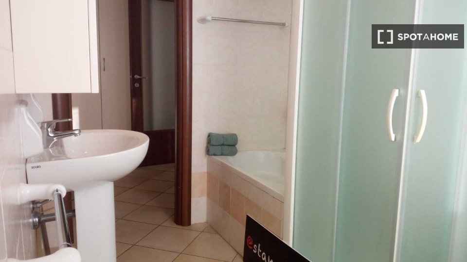 Double room Brescia, 3 beds — photo 5