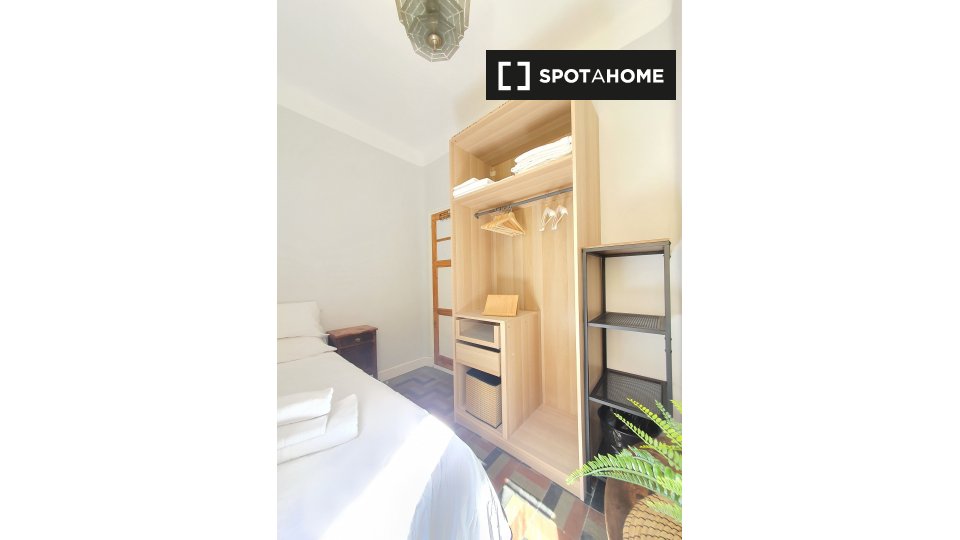 Double room Madrid, 5 beds, 120m² — photo 3