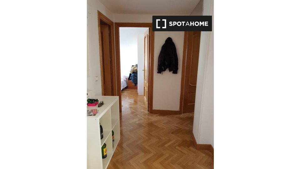 Double room Madrid, 3 beds, 80m² — photo 6