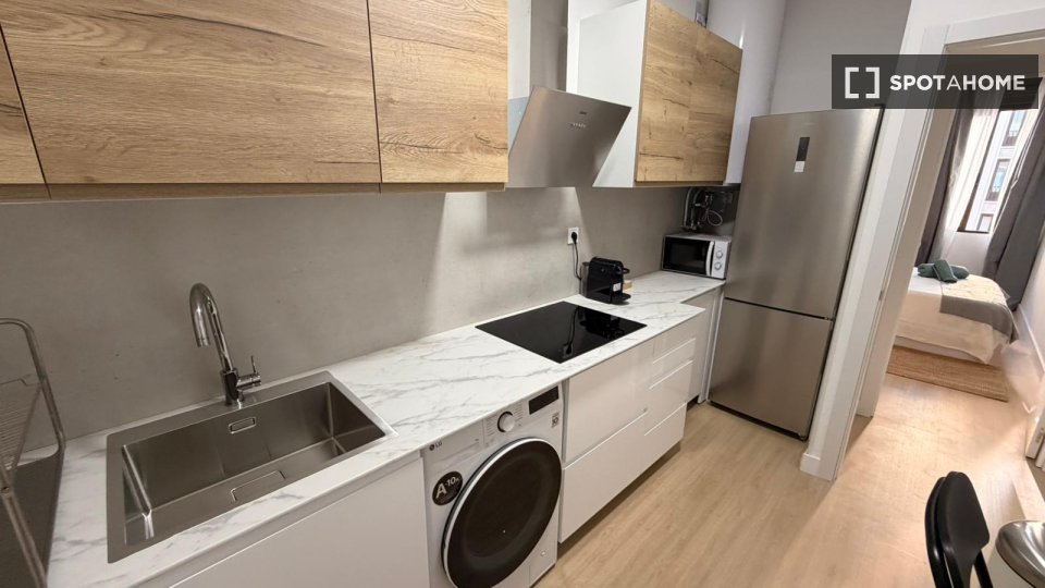 Double room Madrid, 5 beds, 90m² — photo 7