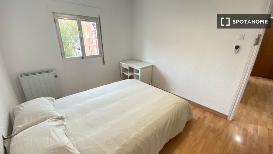 Double room Madrid, 4 beds — photo 9