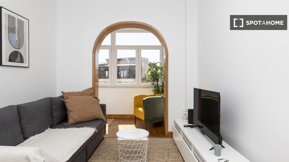Apartment Lisbon, 2 beds, 65m² — photo 7