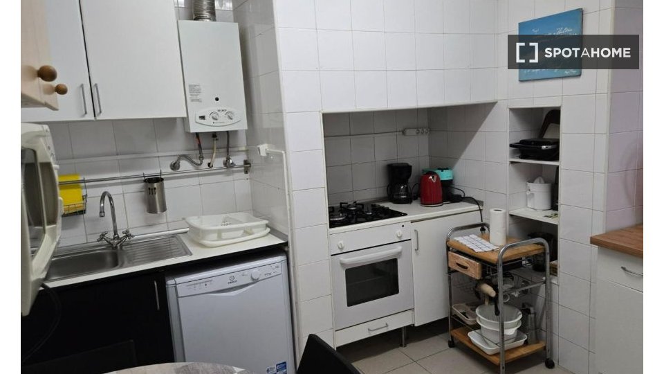 Apartment Lisbon, 4 beds, 95m² — photo 7