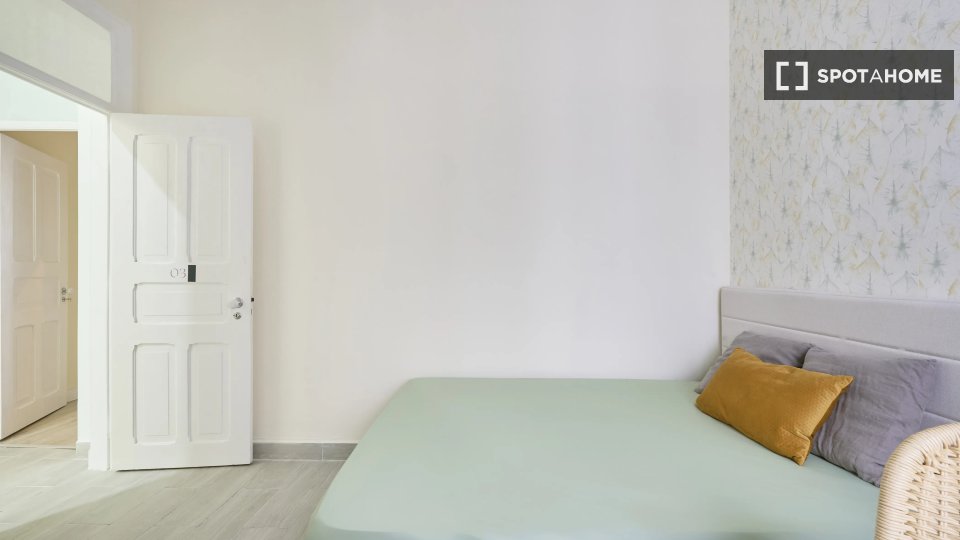 Double room Lisbon, 5 beds — photo 13