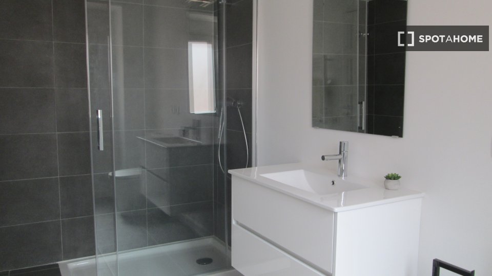 Double room Lisbon, 5 beds, 130m² — photo 6