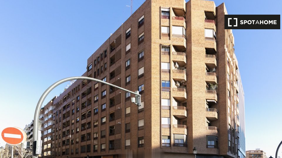 Double room Valencia, 5 beds, 110m² — photo 18
