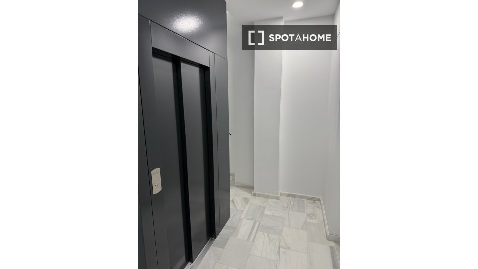 Double room Seville, 2 beds, 98m² — photo 9