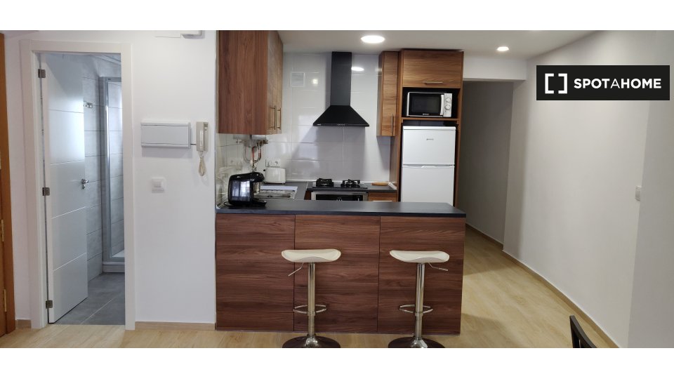 Double room Valencia, 3 beds, 90m² — photo 4