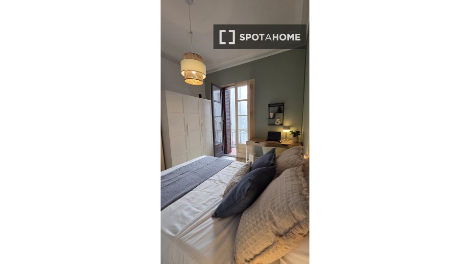 Double room Barcelona, 7 beds, 210m² — photo 4