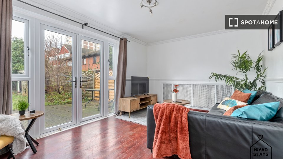 Apartment London, 3 beds, 75m² — photo 1