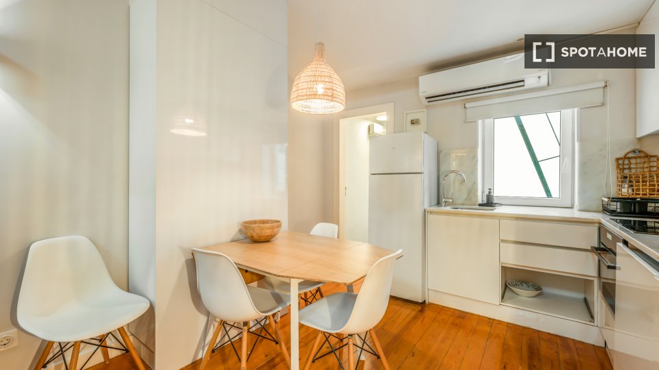 Apartment Lisbon, 2 beds — photo 41