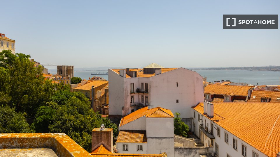 Apartment Lisbon, 2 beds, 110m² — photo 19