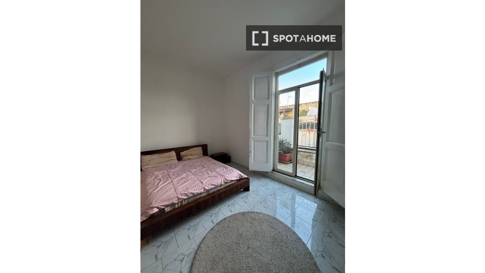 Double room Naples, 3 beds — photo 9