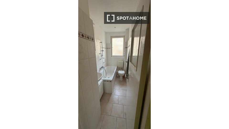 Double room Berlin, 3 beds, 20m² — photo 6