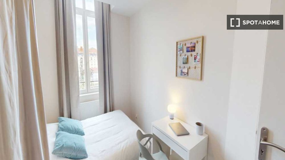 Double room Lyon, 3 beds, 70m² — photo 4