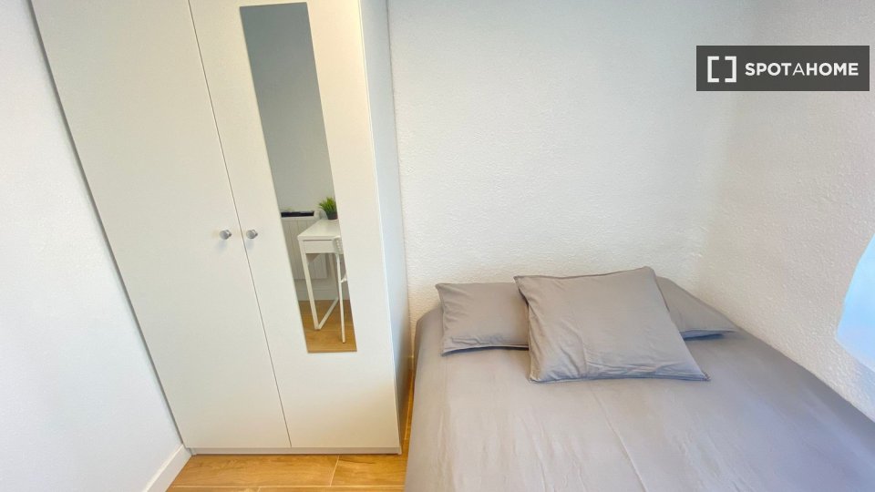 Double room Madrid, 5 beds — photo 3