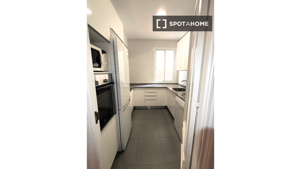Double room Madrid, 7 beds, 132m² — photo 15