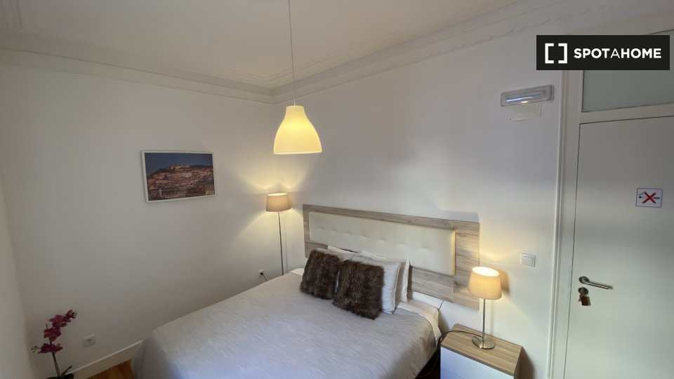 Double room Lisbon, 5 beds, 120m² — photo 2