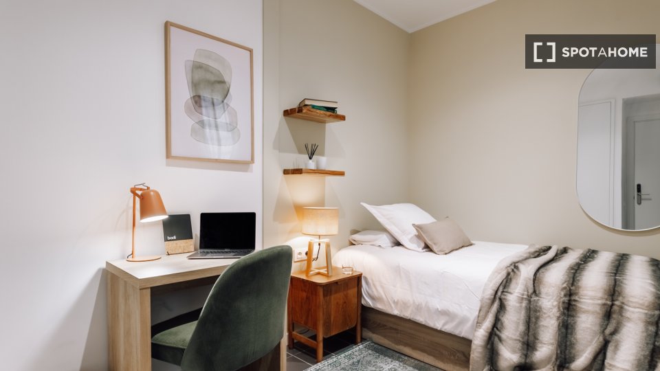Double room Barcelona, 3 beds, 117m² — photo 9