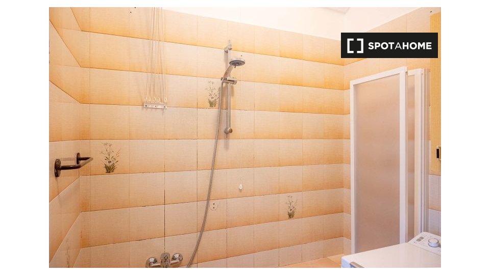 Double room Milan, 3 beds, 70m² — photo 17