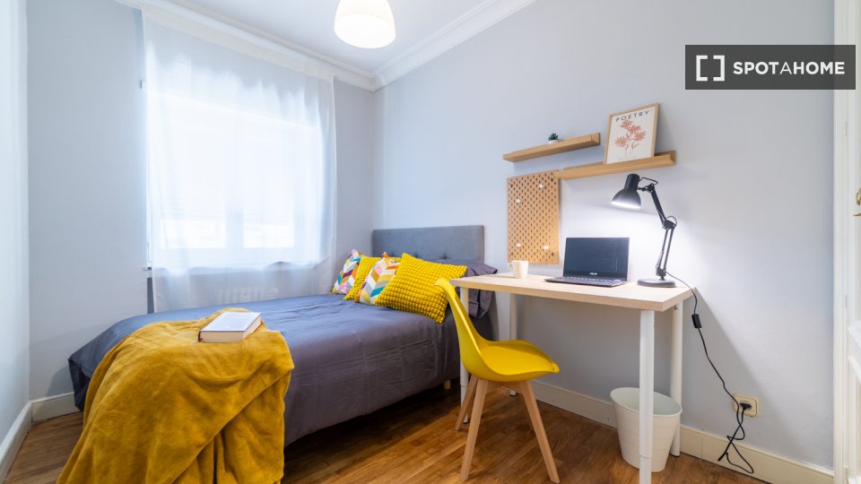 Double room Madrid, 13 beds, 301m² — photo 18