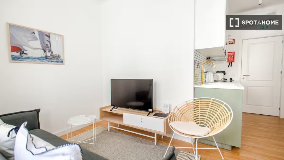 Apartment Lisbon, 2 beds — photo 11